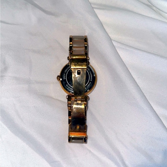 Rose gold Michael Kors watch - Picture 3 of 3